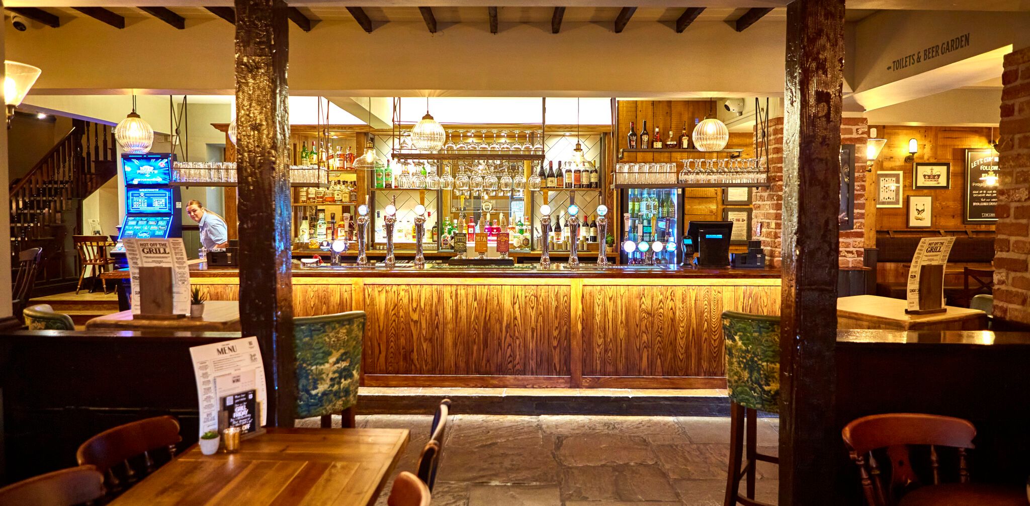 JW Lees royal George interior